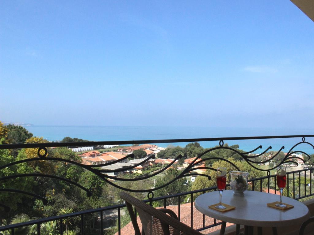 Blu Tropical Resort Zambrone Zimmer foto